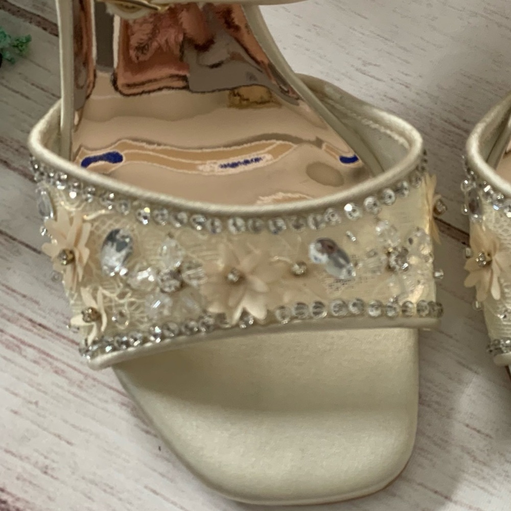 BADGLEY MISCHKA Tayten Block Heel Sandal - Picture 9 of 15